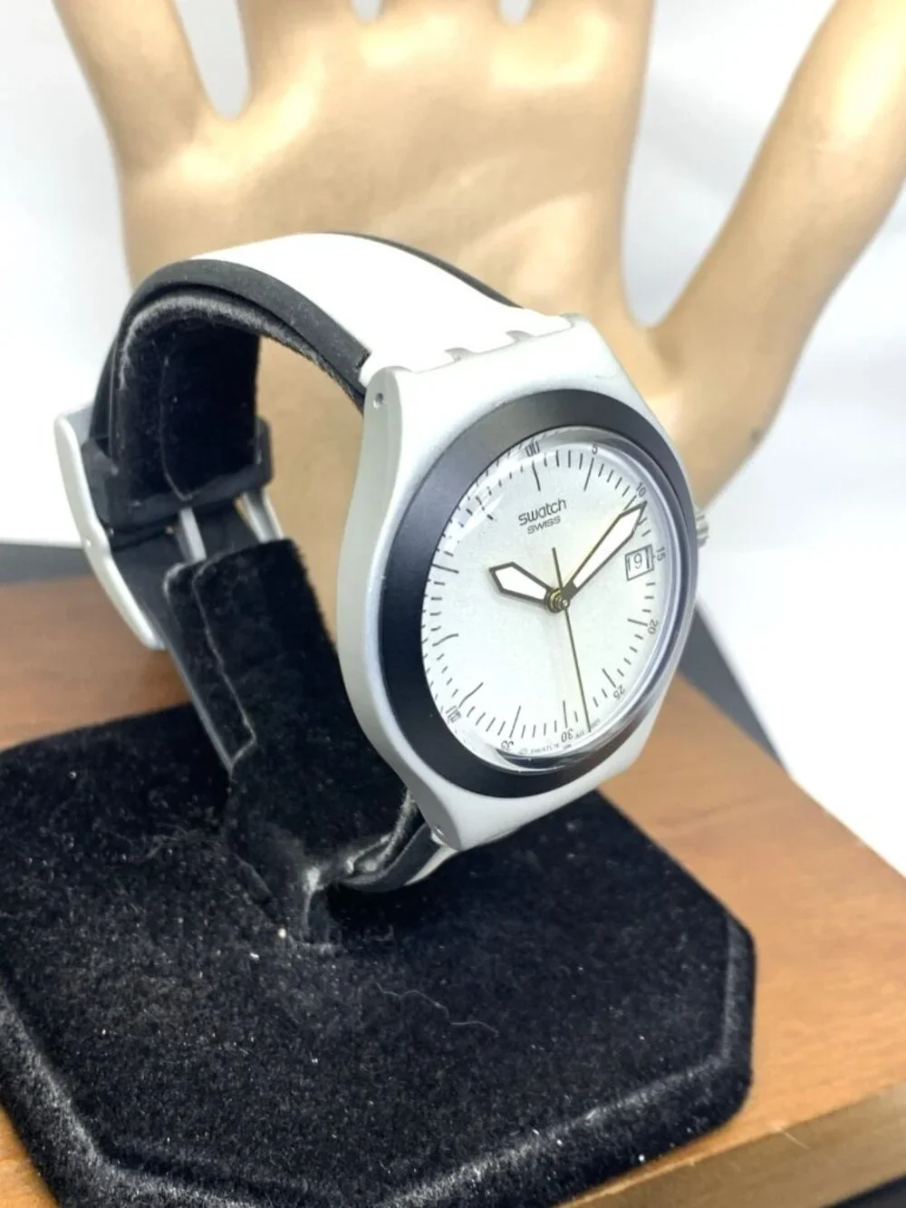 Swatch Men's Watch TGS4012 James Bond Live & Let Die Swiss Quartz Rubber Strap